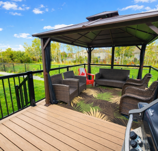 Trex Composite Deck in Rope Swing with Aluminum Railings & Helical Pile Foundation in Orléans, Ontario